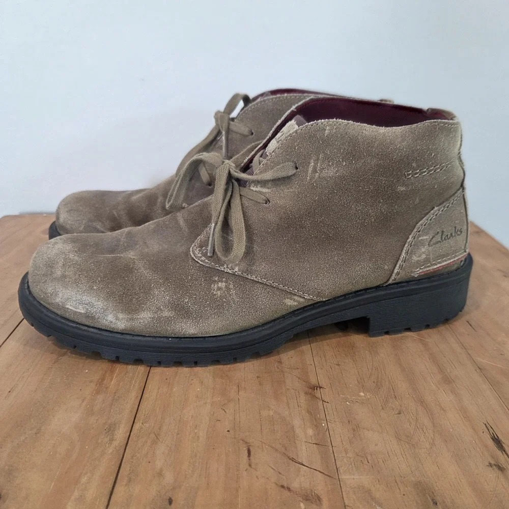 Clarks Men's 11M Brown Suede Chukka Boots Distressed Leather Lug Sole Lace Up